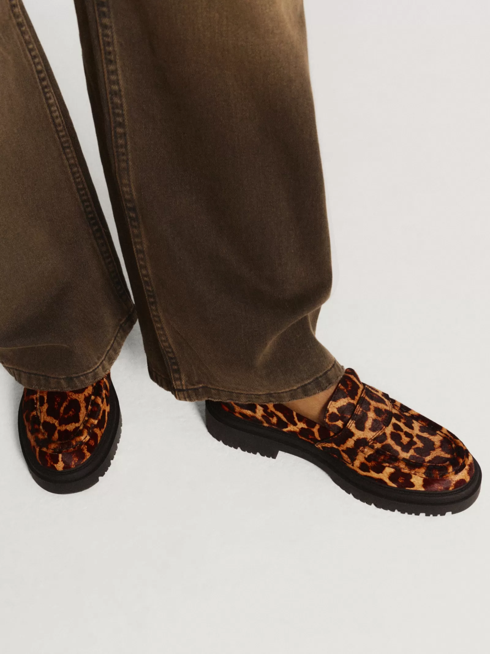 Zapatos Planos Mujer Hoff - Mocasines Estilo Colegial con Detalle Animal en Marrón Chocolate