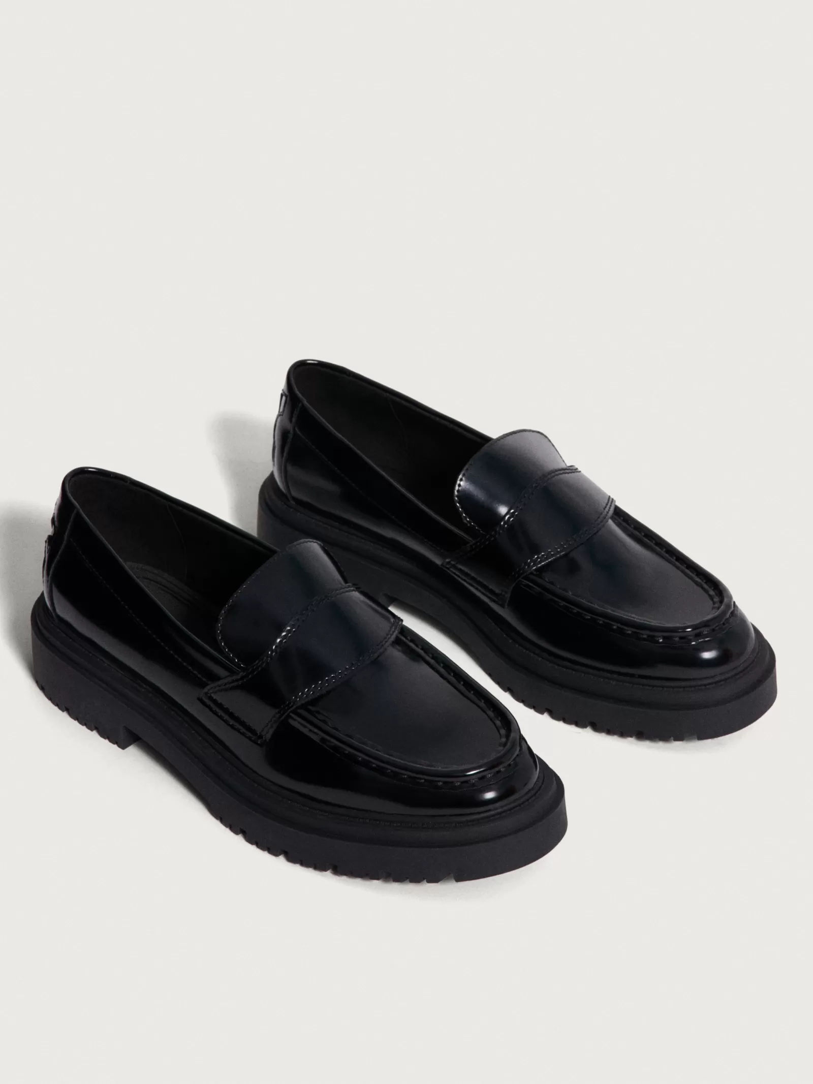Mocasines escolares HOFF para mujer - Calzado plano en negro clásico con estilo versátil y confort duradero