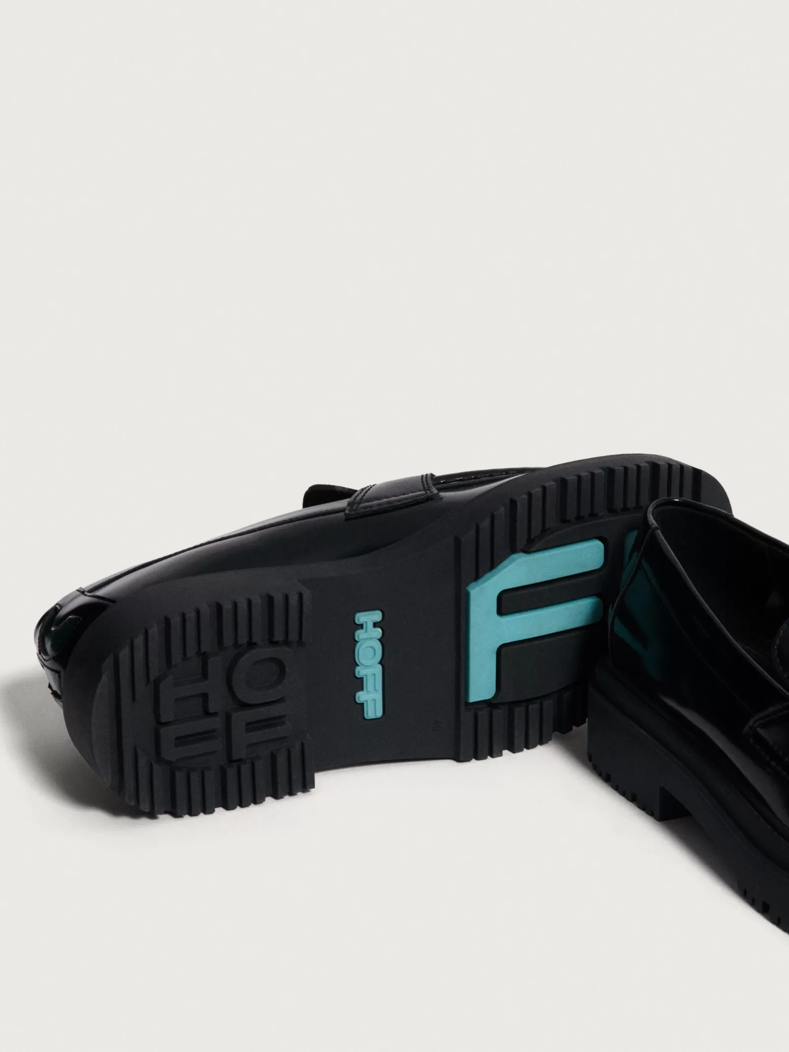 Mocasines escolares HOFF para mujer - Calzado plano en negro clásico con estilo versátil y confort duradero
