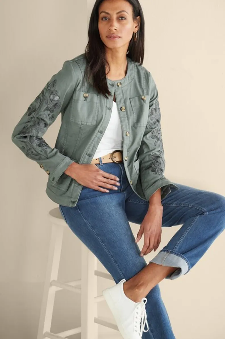 Chaqueta Utilitaria Monterey para Mujer - Verde Agave | Diseño Práctico de Soft Surroundings | Abrigos Ligeros y Versátiles