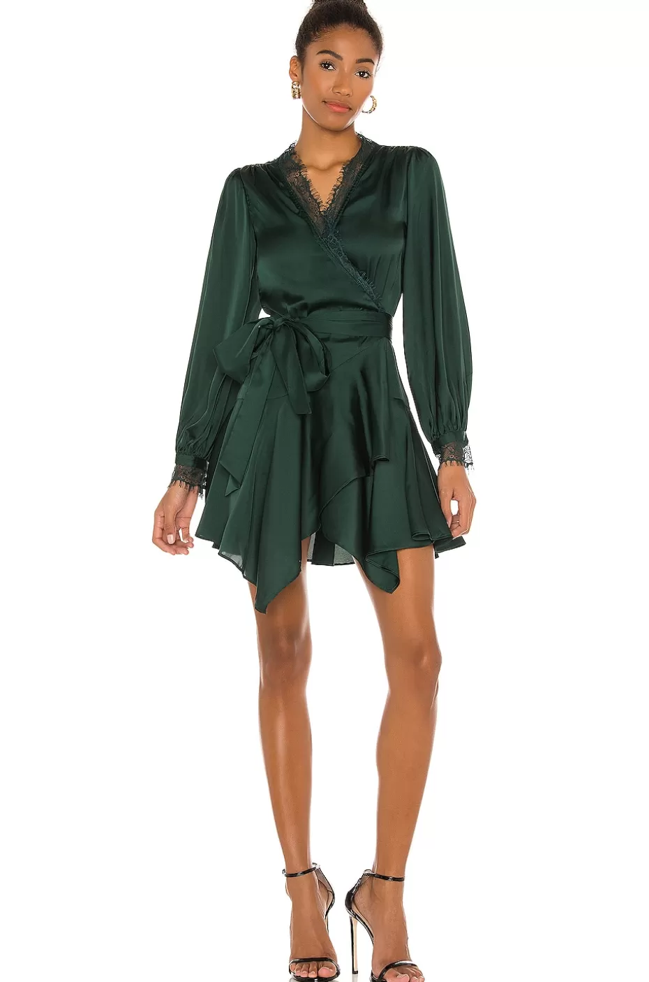 Nadeen - Vestido Corto de Temporada con Detalles Únicos | Colección Lovers + Friends | Elegancia Casual para Eventos 

(Alternativa más natural)
Mini Vestido Nadeen con Ajuste Flattering | Estilo Fresco Primavera-Verano | Diseño Exclusivo Lovers+Friends