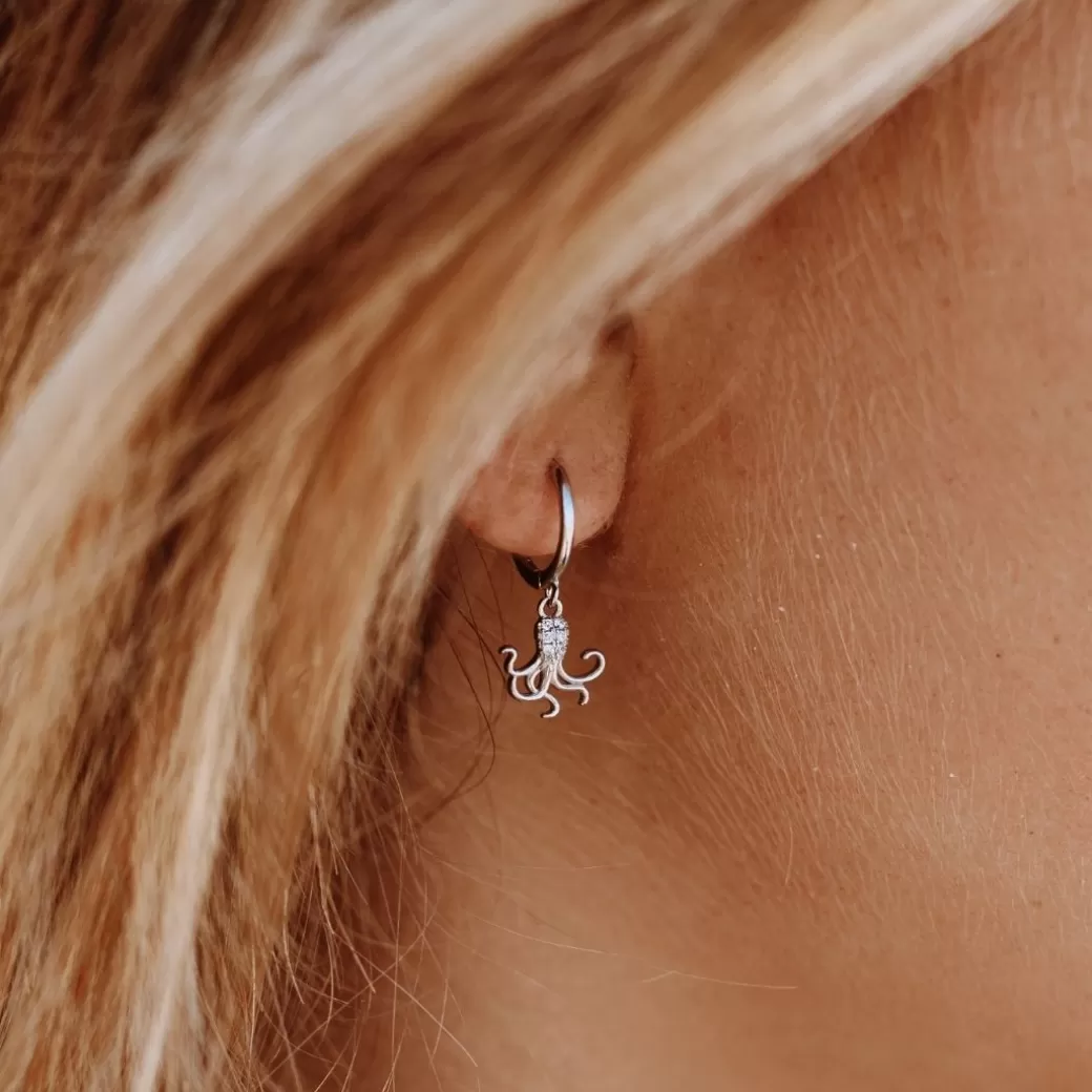 Aretes de Pulpo con Detalles Brillantes - Colección Marina de Atolea  
Diseños Únicos de Aretes de Pulpo en Plata - Joyería Atolea  
Aretes Artesanales Inspirados en el Pulpo - Elegancia Oceánica Atolea  
Pulpos en Plata Sterling - Aretes Exclusivos de la Colección Atolea  
Aretes Bohemios con Forma de Pulpo - Joyería Artística Atolea
