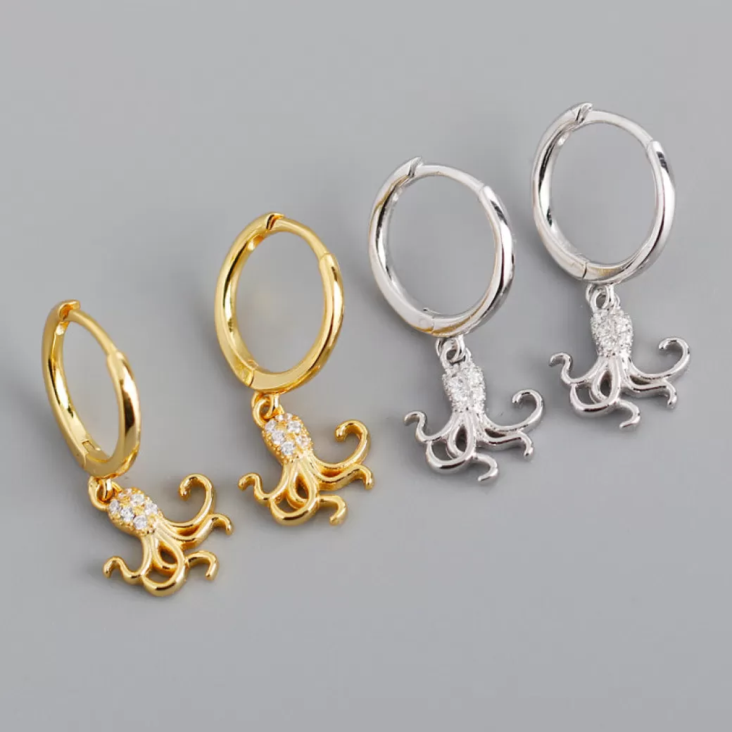 Aretes de Pulpo con Detalles Brillantes - Colección Marina de Atolea  
Diseños Únicos de Aretes de Pulpo en Plata - Joyería Atolea  
Aretes Artesanales Inspirados en el Pulpo - Elegancia Oceánica Atolea  
Pulpos en Plata Sterling - Aretes Exclusivos de la Colección Atolea  
Aretes Bohemios con Forma de Pulpo - Joyería Artística Atolea