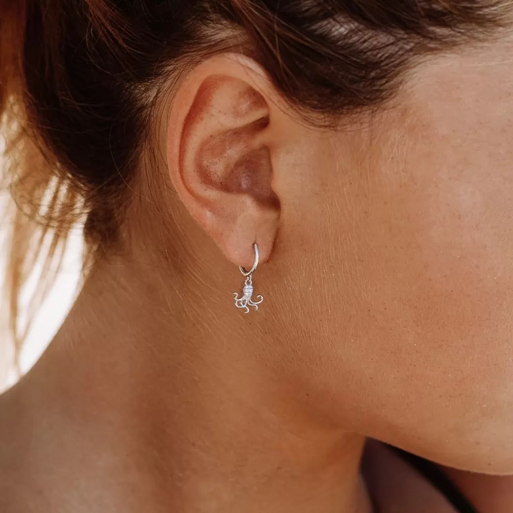 Aretes de Pulpo con Detalles Brillantes - Colección Marina de Atolea  
Diseños Únicos de Aretes de Pulpo en Plata - Joyería Atolea  
Aretes Artesanales Inspirados en el Pulpo - Elegancia Oceánica Atolea  
Pulpos en Plata Sterling - Aretes Exclusivos de la Colección Atolea  
Aretes Bohemios con Forma de Pulpo - Joyería Artística Atolea