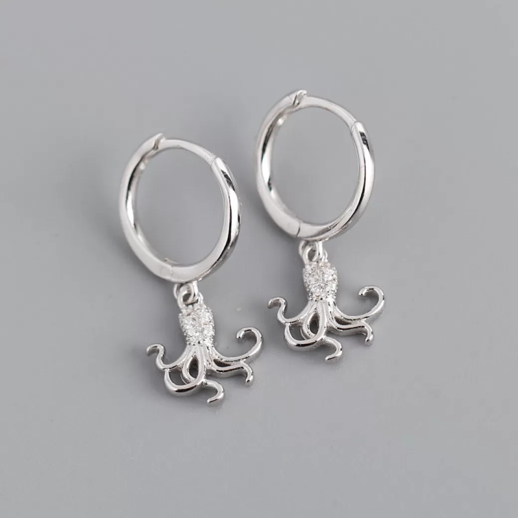 Aretes de Pulpo con Detalles Brillantes - Colección Marina de Atolea  
Diseños Únicos de Aretes de Pulpo en Plata - Joyería Atolea  
Aretes Artesanales Inspirados en el Pulpo - Elegancia Oceánica Atolea  
Pulpos en Plata Sterling - Aretes Exclusivos de la Colección Atolea  
Aretes Bohemios con Forma de Pulpo - Joyería Artística Atolea