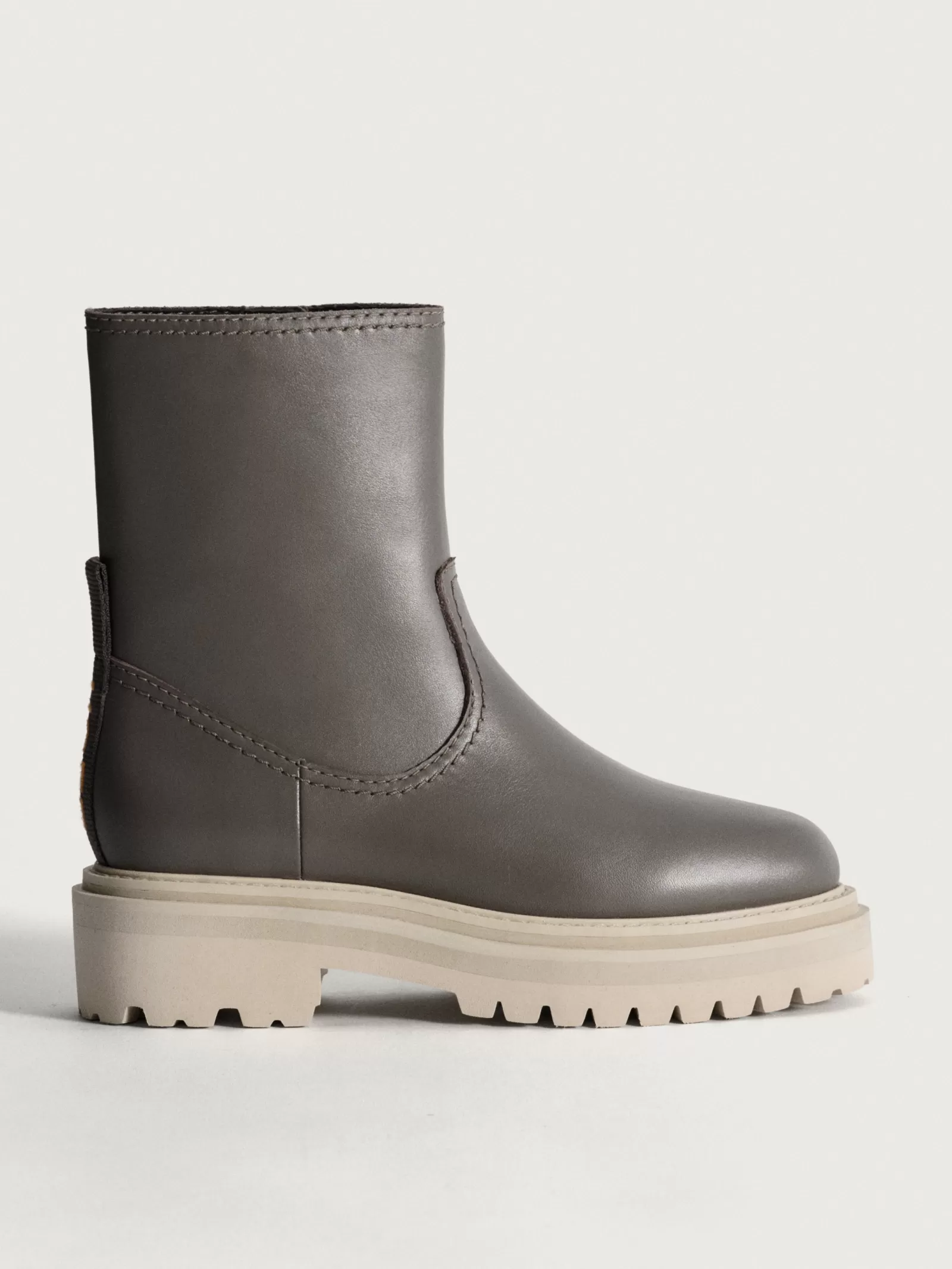 Botas Hoff Office en Cuero Gris - Elegancia Invernal con Ajuste Perfecto para Mujer | Estilo Versátil para Oficina y Ocasiones Casuales