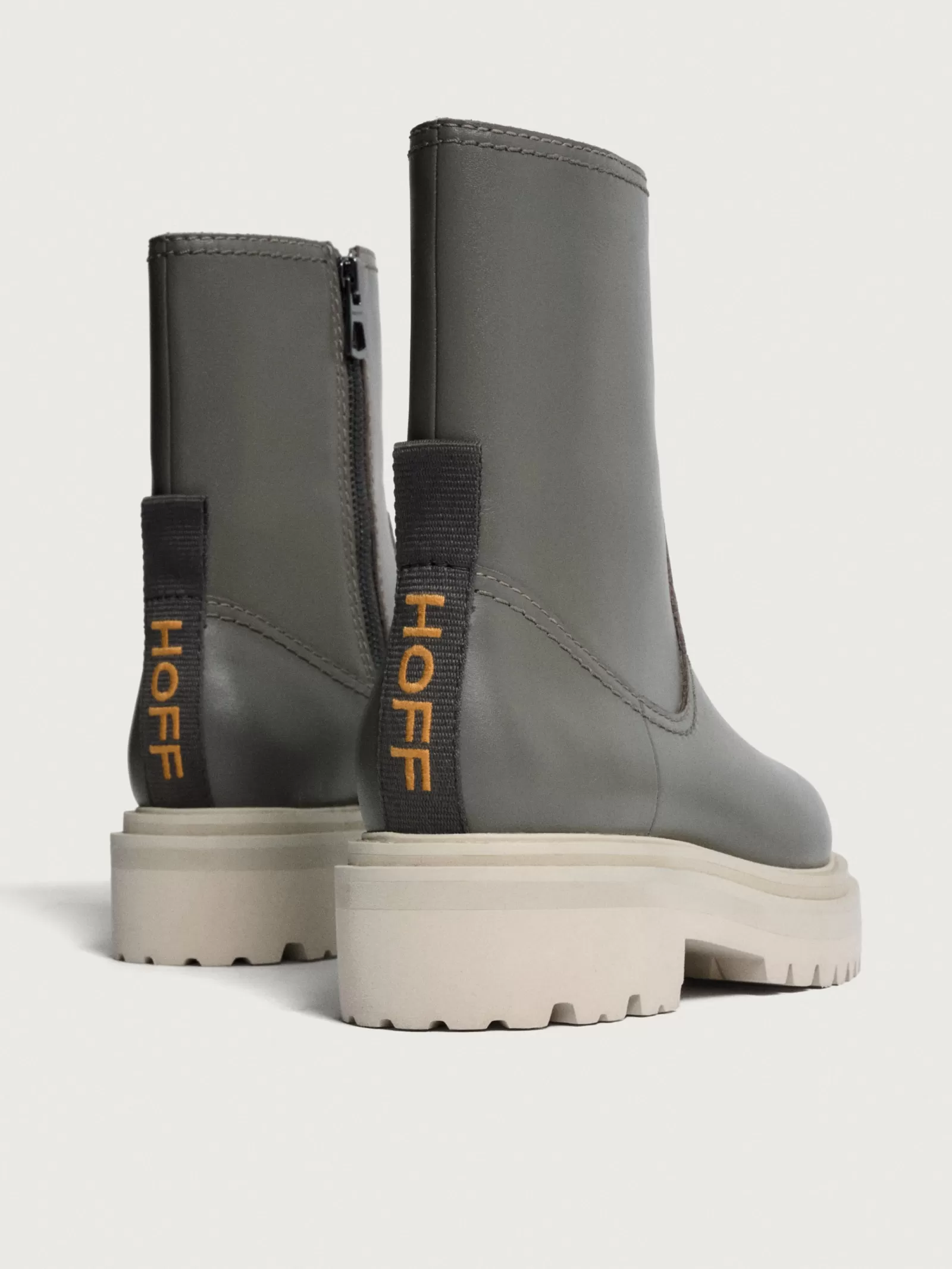 Botas Hoff Office en Cuero Gris - Elegancia Invernal con Ajuste Perfecto para Mujer | Estilo Versátil para Oficina y Ocasiones Casuales