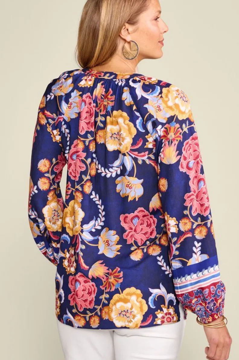 Blusa Hawaiana Flores de Akrotiri - Diseño Exclusivo Tops by Soft Surroundings | Comodidad Elegante con Estampado Botánico | Modelo Resort Primavera 2024