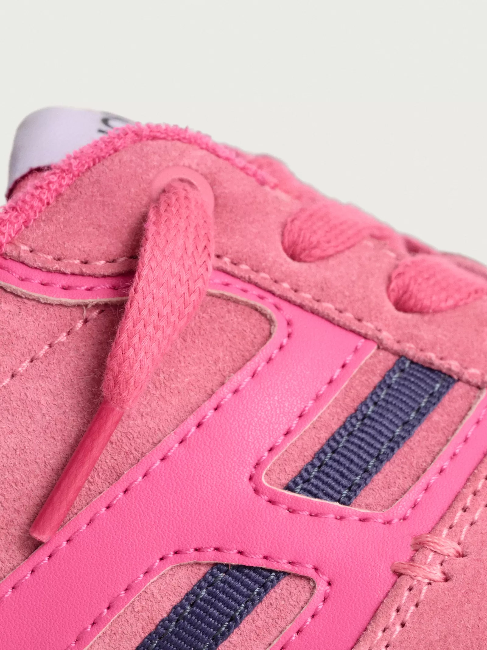 Zapatillas HOFF Plaza Vieja - Calzado Casual para Mujer con Estilo Urbano