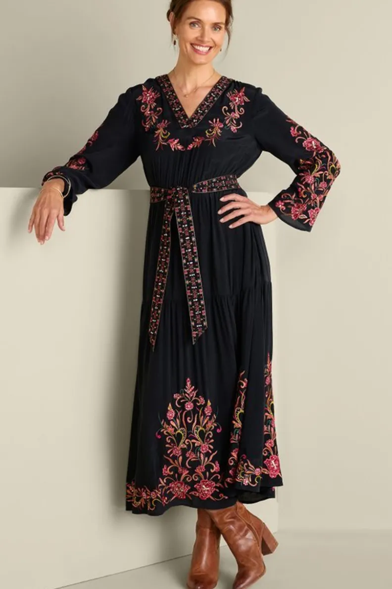 Vestido Largo con Adornos de Ónix - Negro Sofisticado de Soft Surroundings