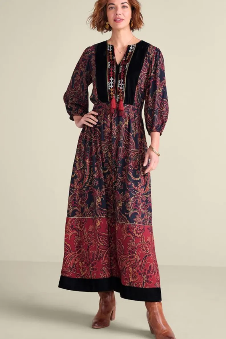 Vestido largo Quinn de Soft Surroundings - Estampado paisley ondulante en tonos negro y granate