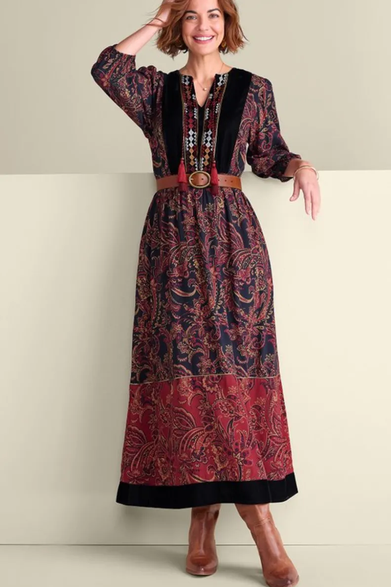 Vestido largo Quinn de Soft Surroundings - Estampado paisley ondulante en tonos negro y granate