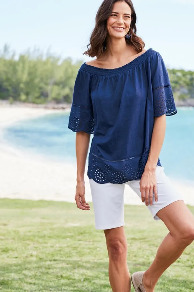 Camiseta Rahma con Bordado de Ojillos en Tonos Marino - Diseño Exclusivo Soft Surroundings