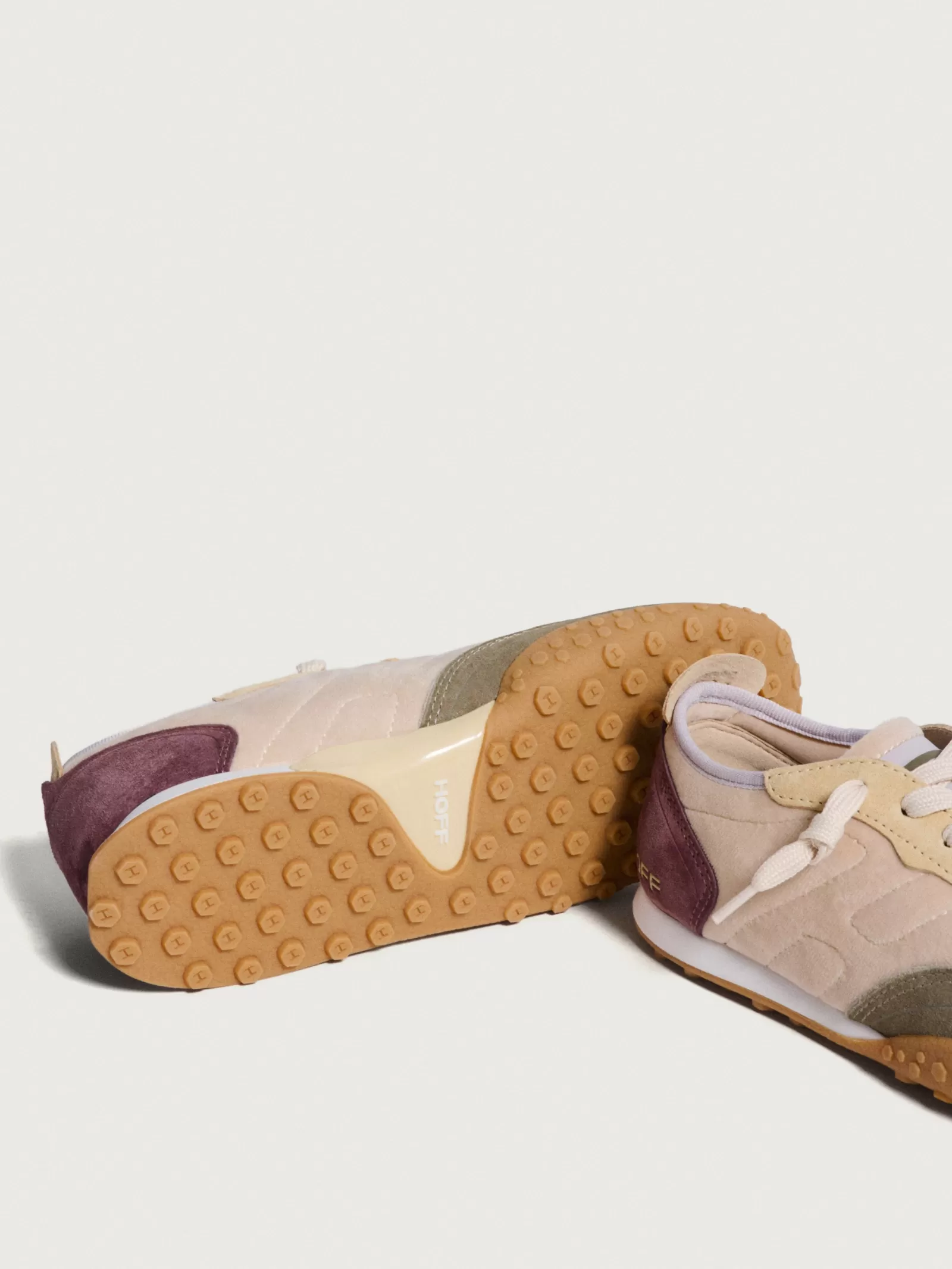 HOFF RAVEN - ZAPATILLAS DEPORTIVAS MUJER: Ligereza y Estilo en Cada Paso

HOFF RAVEN Zapatillas Running Mujer | Diseño Moderno con Soporte Anatómico

Zapatillas HOFF RAVEN para Mujer - Comodidad Todo el Día + Plantilla Transpirable

HOFF RAVEN Sneakers Mujer: Tecnología Antifatiga y Amortiguación Premium

Zapatillas Deportivas HOFF RAVEN Mujer | Tallaje Perfecto para Caminatas Prolongadas
