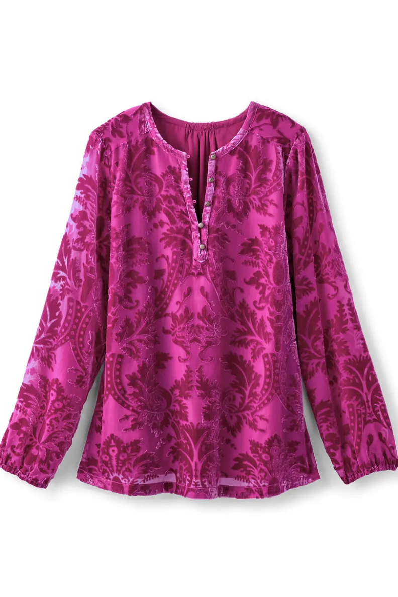 Tops Soft Surroundings - Blusa de Terciopelo Reesha en Tono Borgoña，Comodidad y Estilo en Cada Detalle

(Alternativa 1: Prenda en Terciopelo Reesha de Manga Corta - Color Vino Tinto con Ajuste Suave by Tops Soft Surroundings)

(Alternativa 2: Blusa Elegante Reesha en Terciopelo Ligero，Tono Otoñal Sangría - Colección Exclusiva Tops)