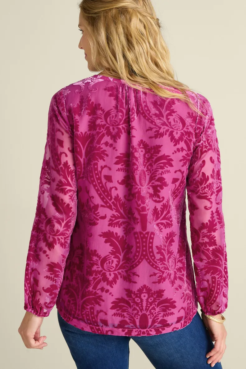 Tops Soft Surroundings - Blusa de Terciopelo Reesha en Tono Borgoña，Comodidad y Estilo en Cada Detalle

(Alternativa 1: Prenda en Terciopelo Reesha de Manga Corta - Color Vino Tinto con Ajuste Suave by Tops Soft Surroundings)

(Alternativa 2: Blusa Elegante Reesha en Terciopelo Ligero，Tono Otoñal Sangría - Colección Exclusiva Tops)