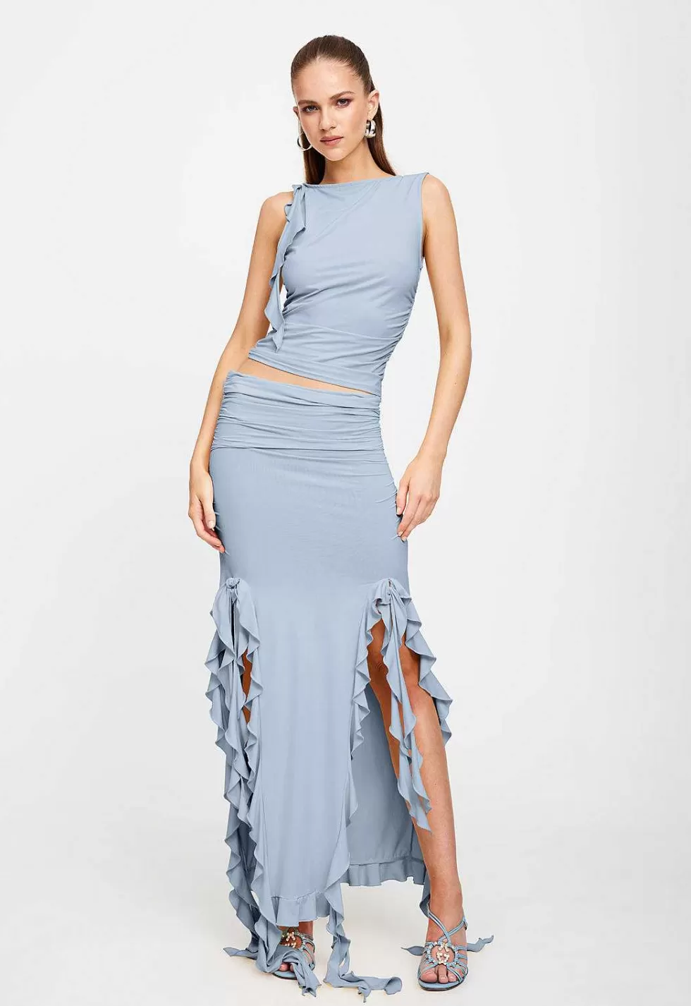 Falda Leona: Diseño Elegante para Momentos Inolvidables