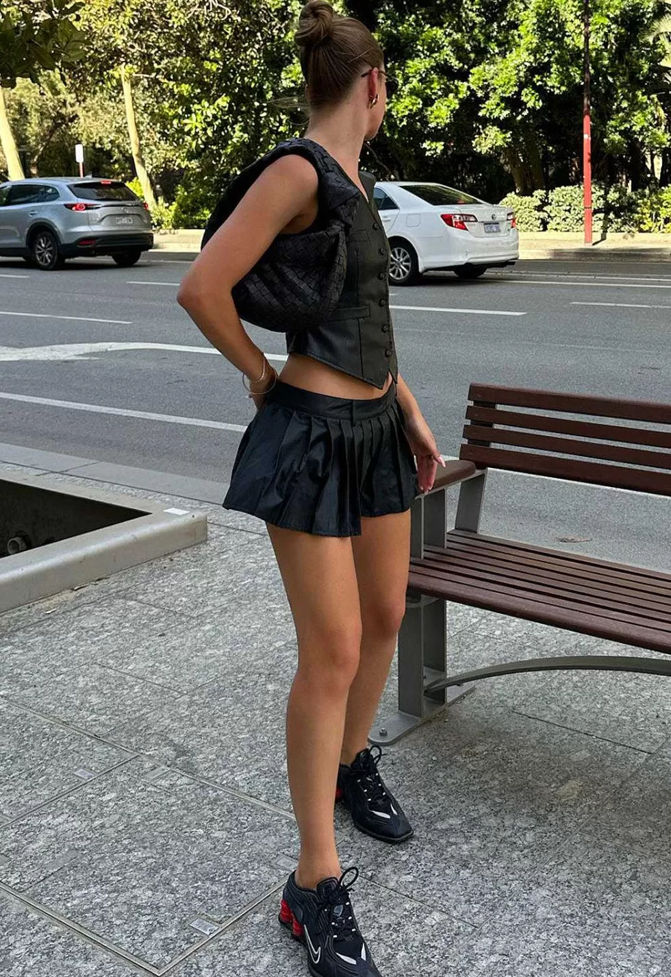 Falda Corta Leona Rider - Diseño Moderno con Estampado Feroz ¡Últimas Unidades!