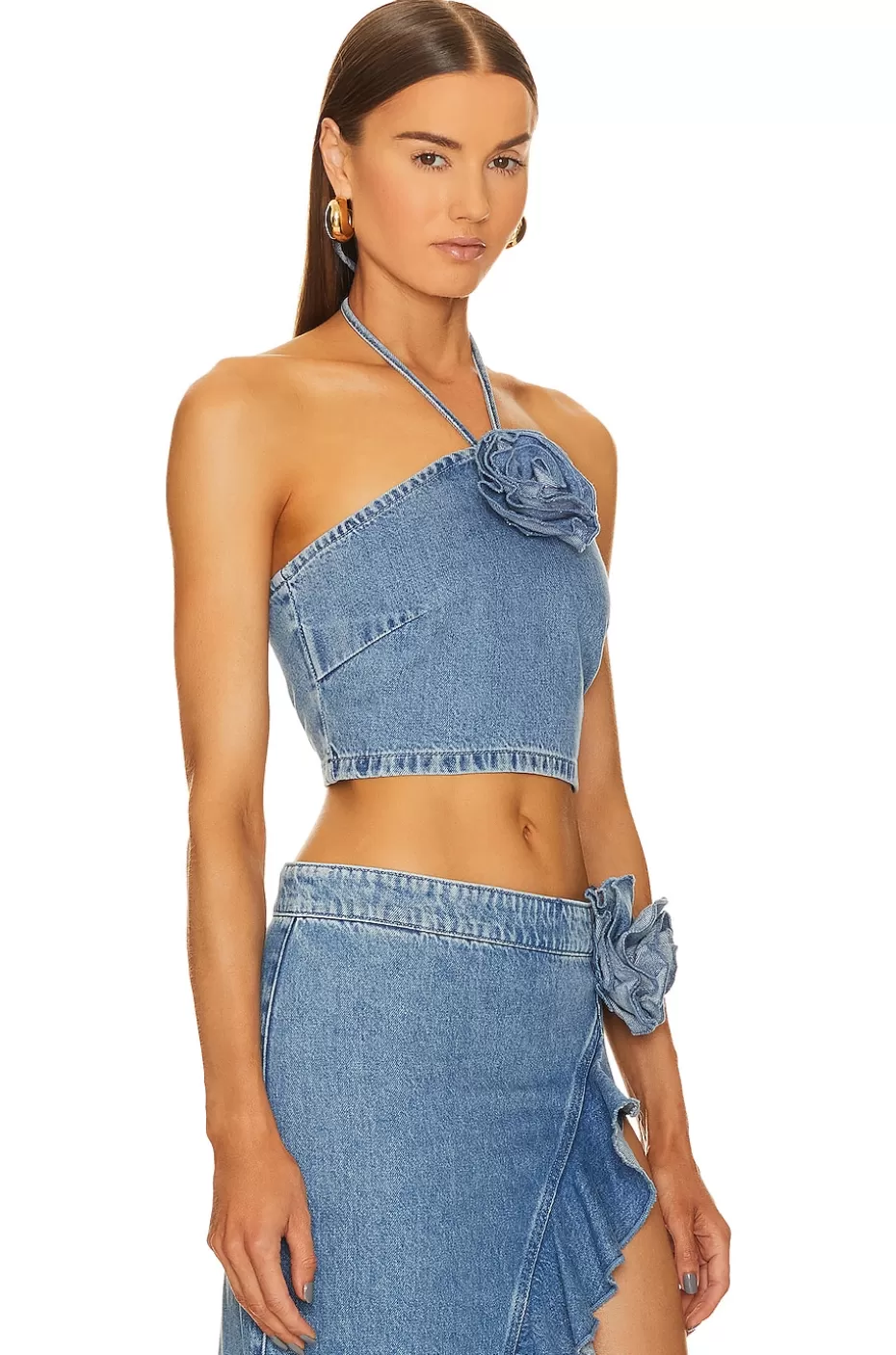 Amantes y Amigos: Top Rosalie con Detalle Halter - Elegancia Boho para Looks Únicos 2024