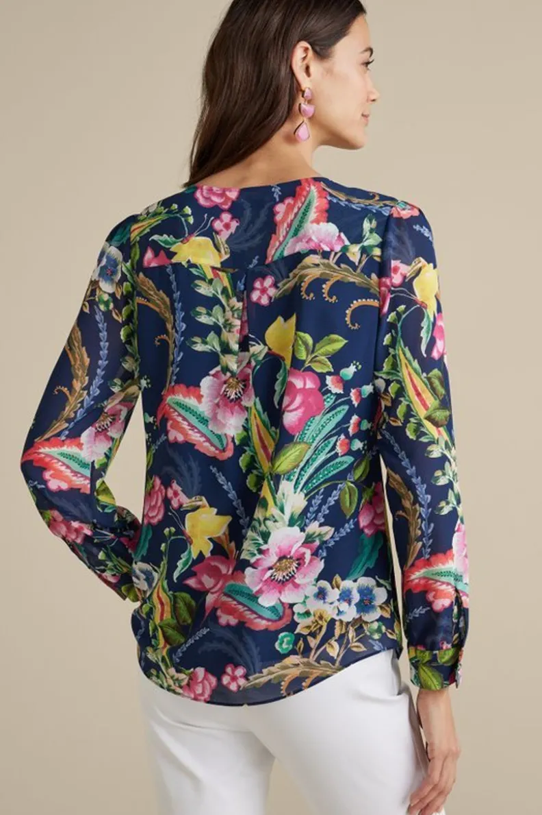 Blusa Samantha Georgette de Entornos Suaves - Estampado Paisley en Azul Marino para Looks Casuales y Elegantes