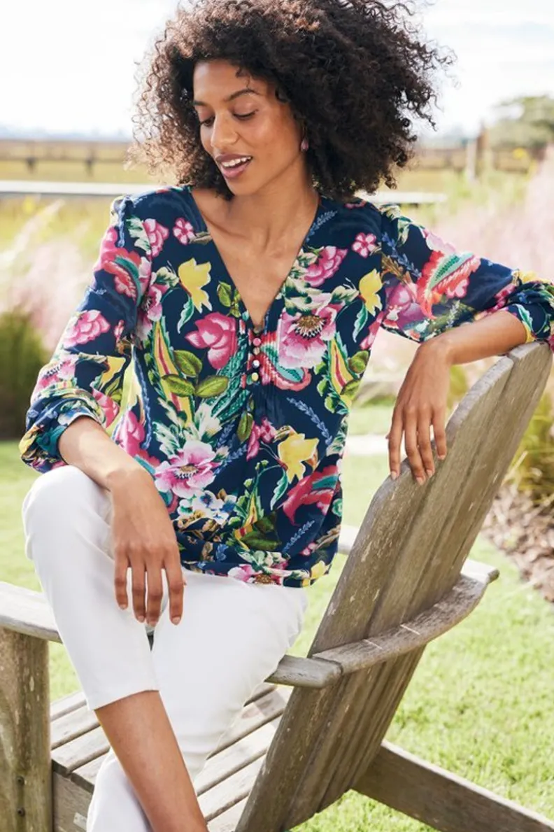 Blusa Samantha Georgette de Entornos Suaves - Estampado Paisley en Azul Marino para Looks Casuales y Elegantes