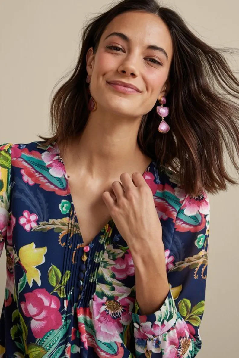 Blusa Samantha Georgette de Entornos Suaves - Estampado Paisley en Azul Marino para Looks Casuales y Elegantes