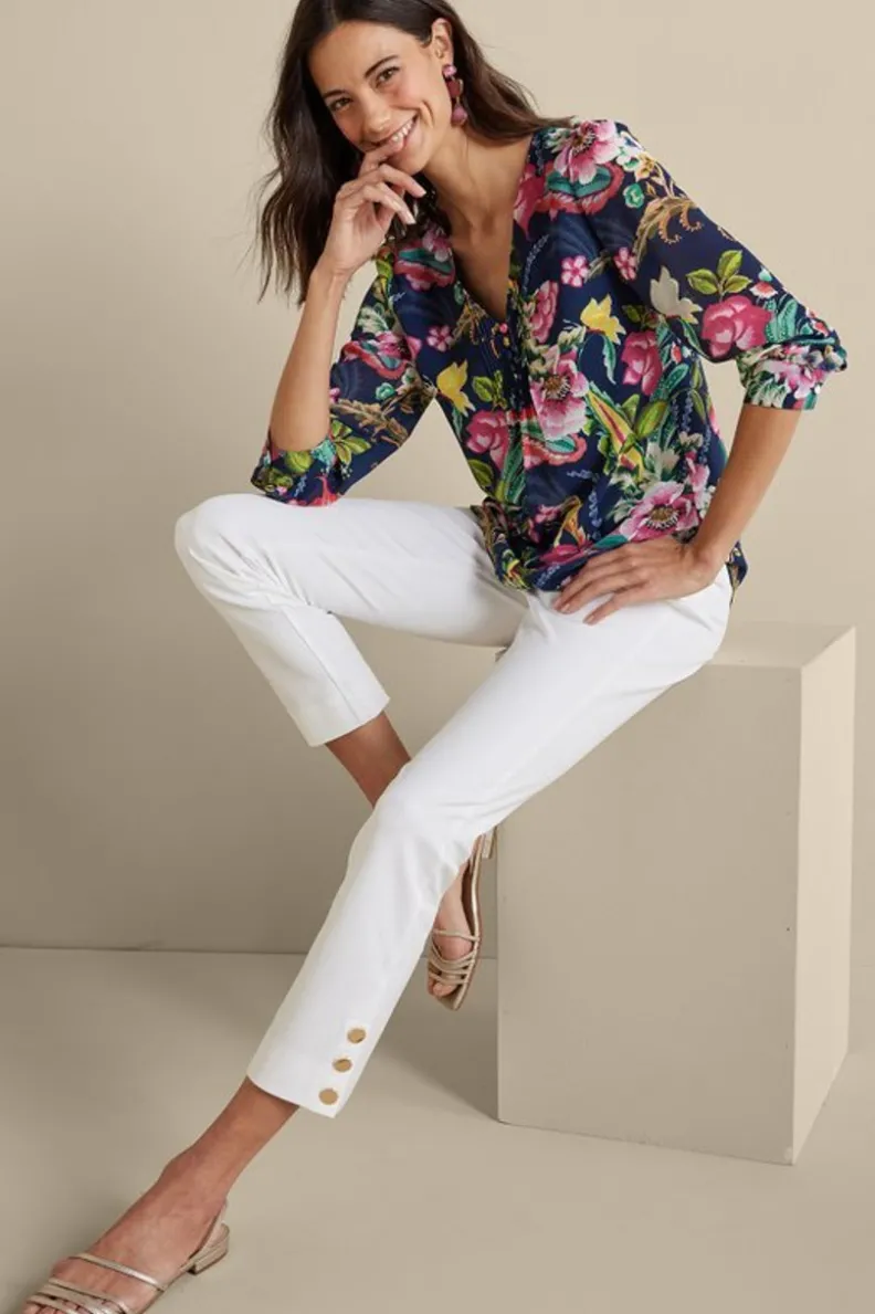 Blusa Samantha Georgette de Entornos Suaves - Estampado Paisley en Azul Marino para Looks Casuales y Elegantes