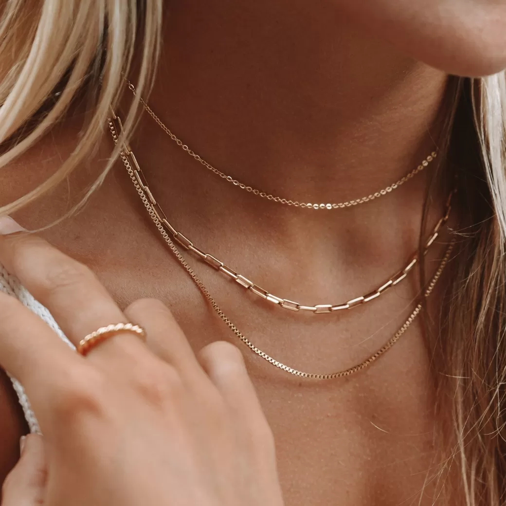 Collar Saona de Capas Superpuestas - Estilo Bohemio con Detalles Dorados | Oferta Exclusiva en Joyería Atolea