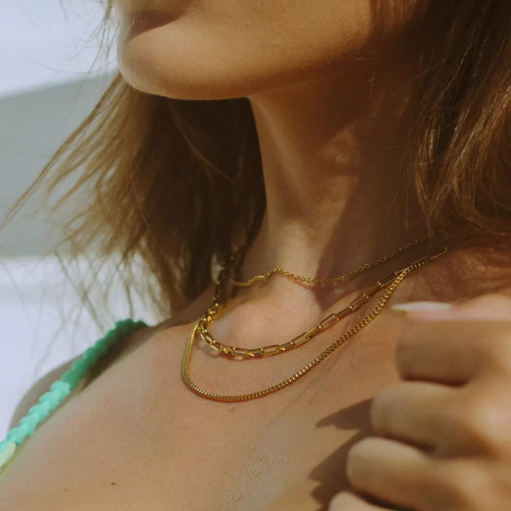Collar Saona de Capas Superpuestas - Estilo Bohemio con Detalles Dorados | Oferta Exclusiva en Joyería Atolea