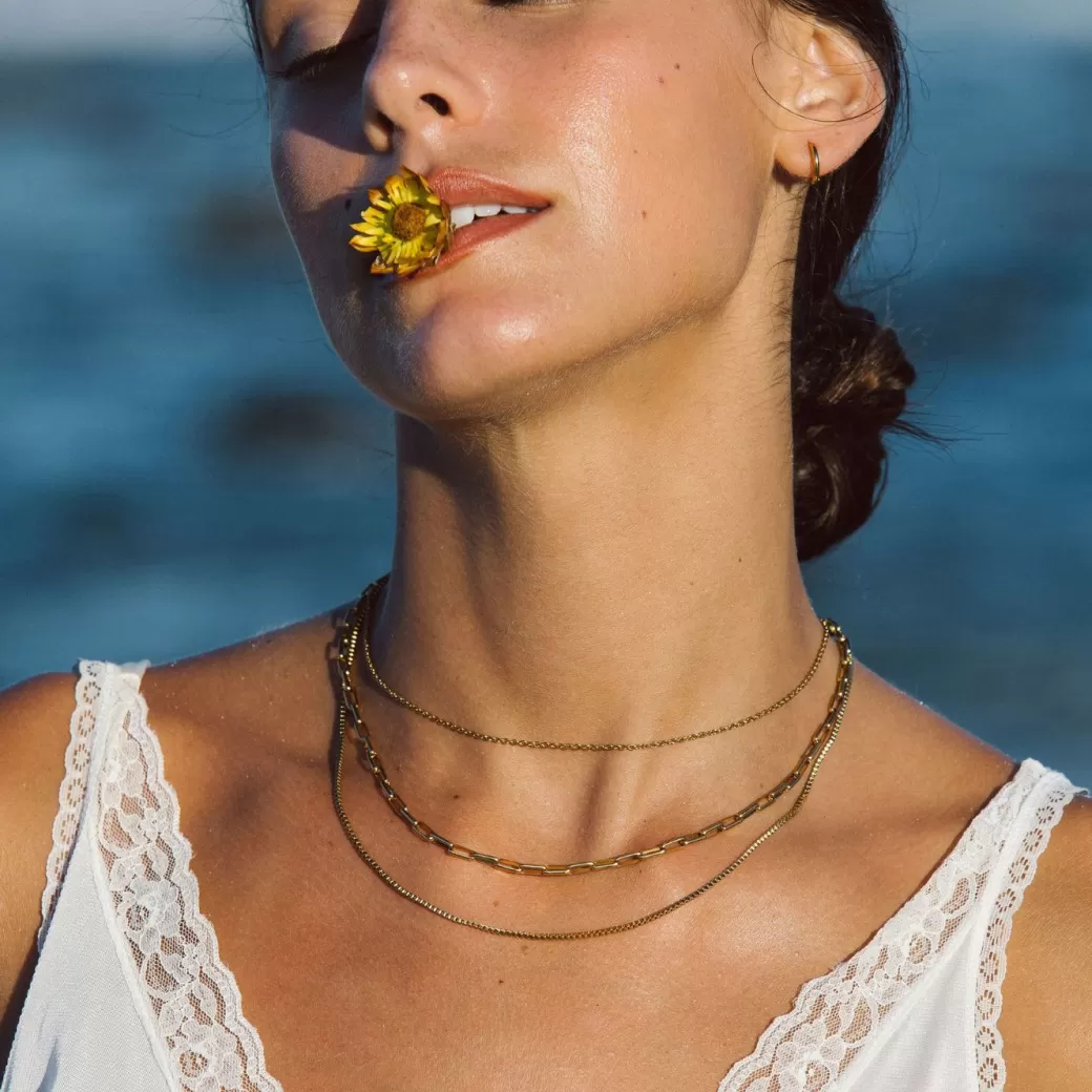 Collar Saona de Capas Superpuestas - Estilo Bohemio con Detalles Dorados | Oferta Exclusiva en Joyería Atolea