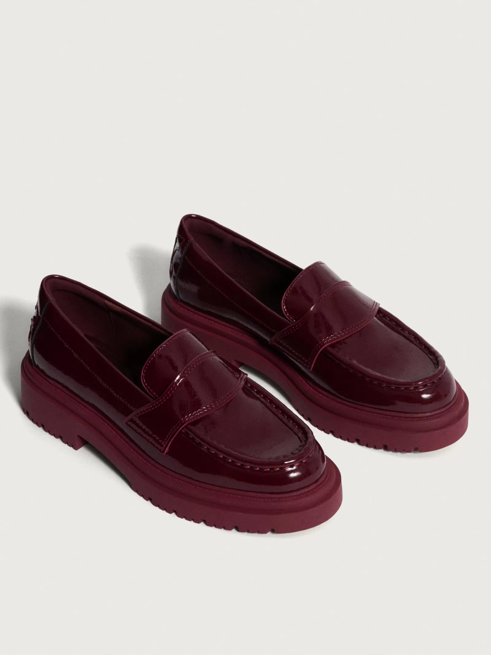 Zapatos Planos HOFF SCHOOL en Tono Vino - Estilo Clásico con Detalles Modernos para Mujer