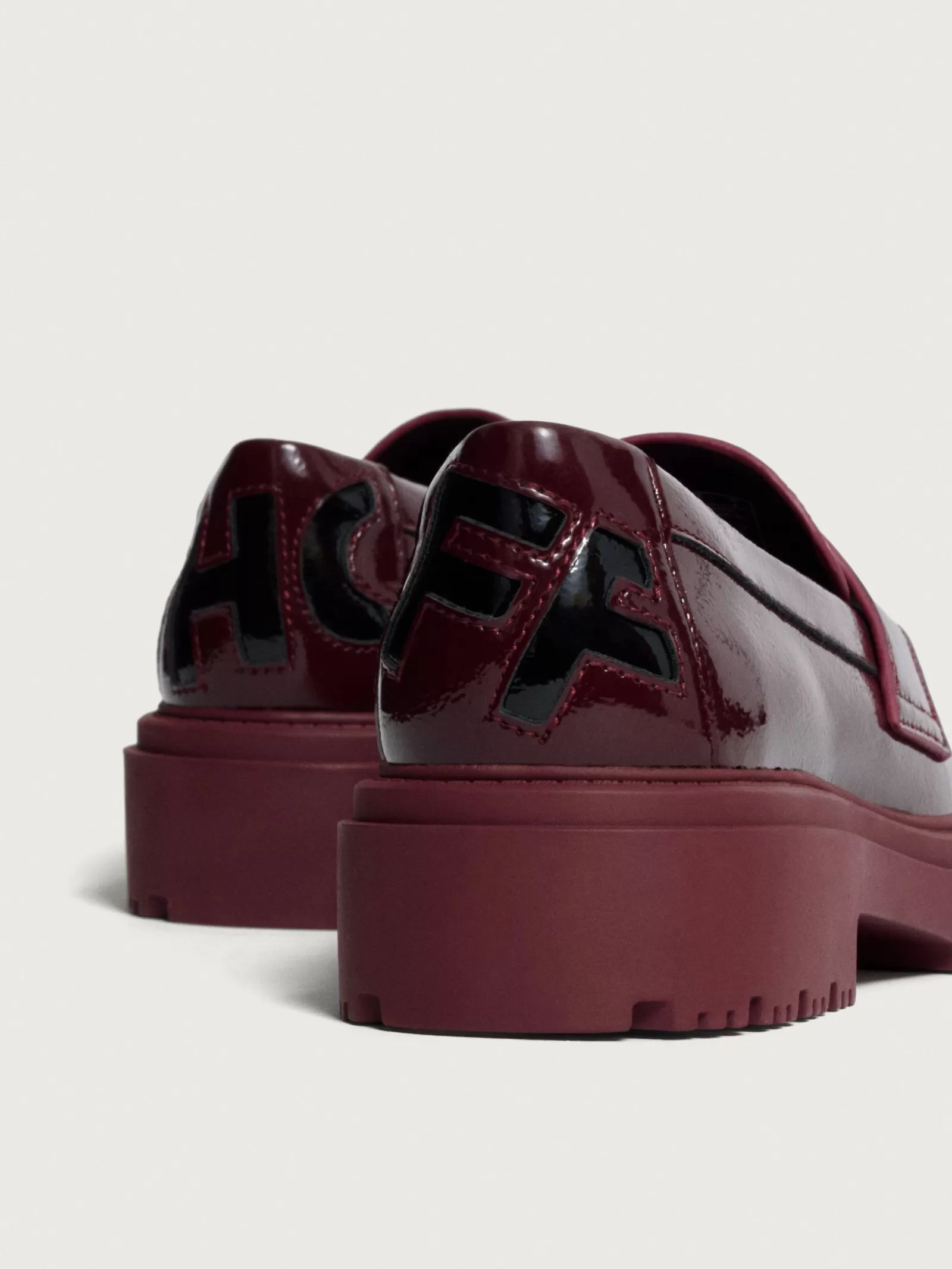 Zapatos Planos HOFF SCHOOL en Tono Vino - Estilo Clásico con Detalles Modernos para Mujer
