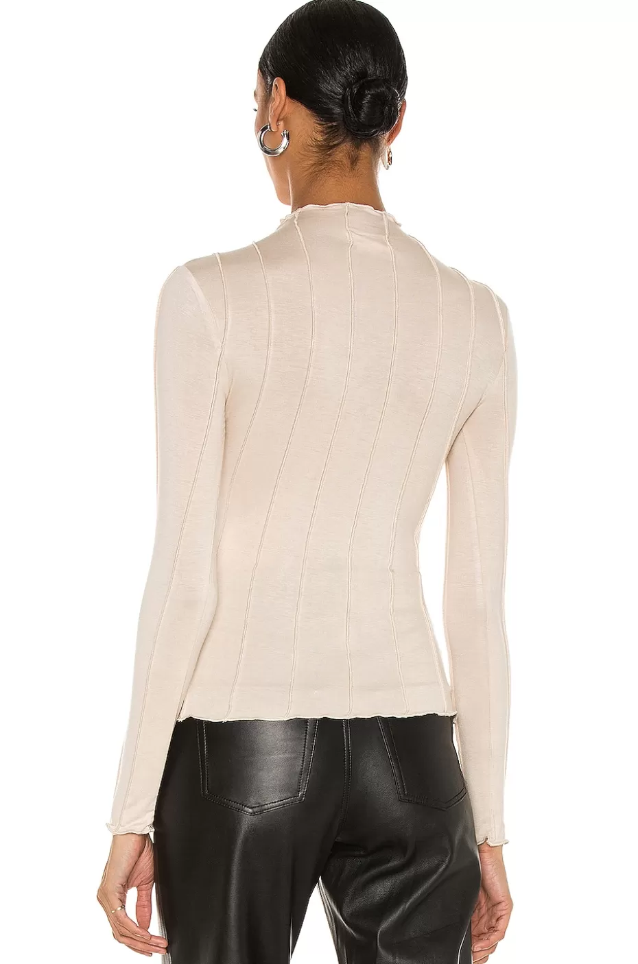 Blusa Lovers + Friends con costuras destacadas y manga larga ajustada - Ideal para looks casuales y elegantes