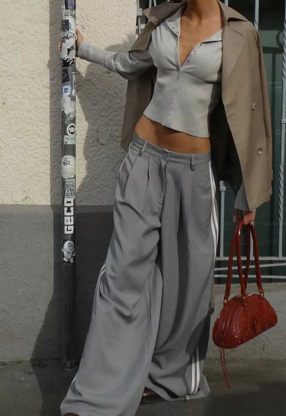 Pantalones Leona Serenidad: Diseño Cómodo para Mujer con Toque de Elegancia
