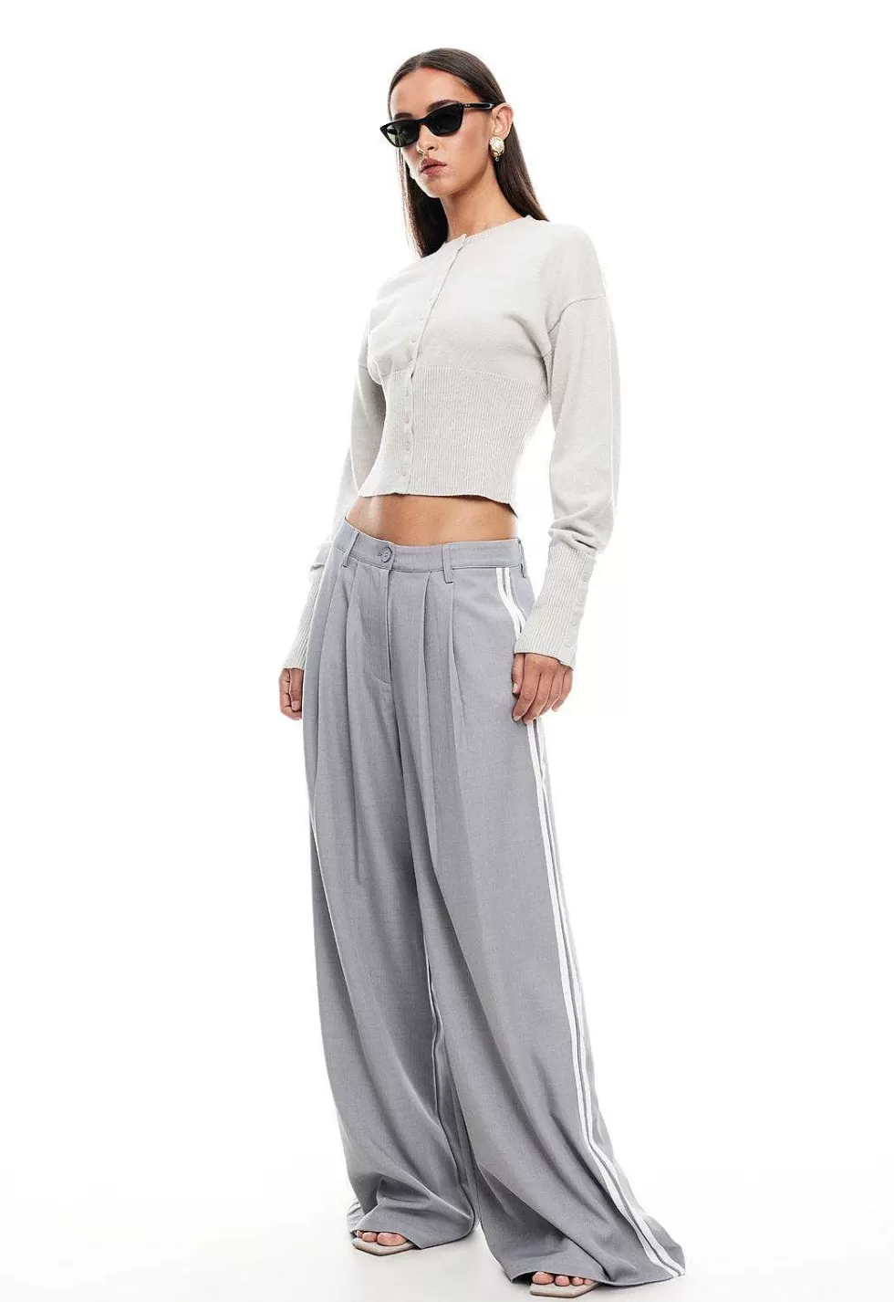 Pantalones Leona Serenidad: Diseño Cómodo para Mujer con Toque de Elegancia