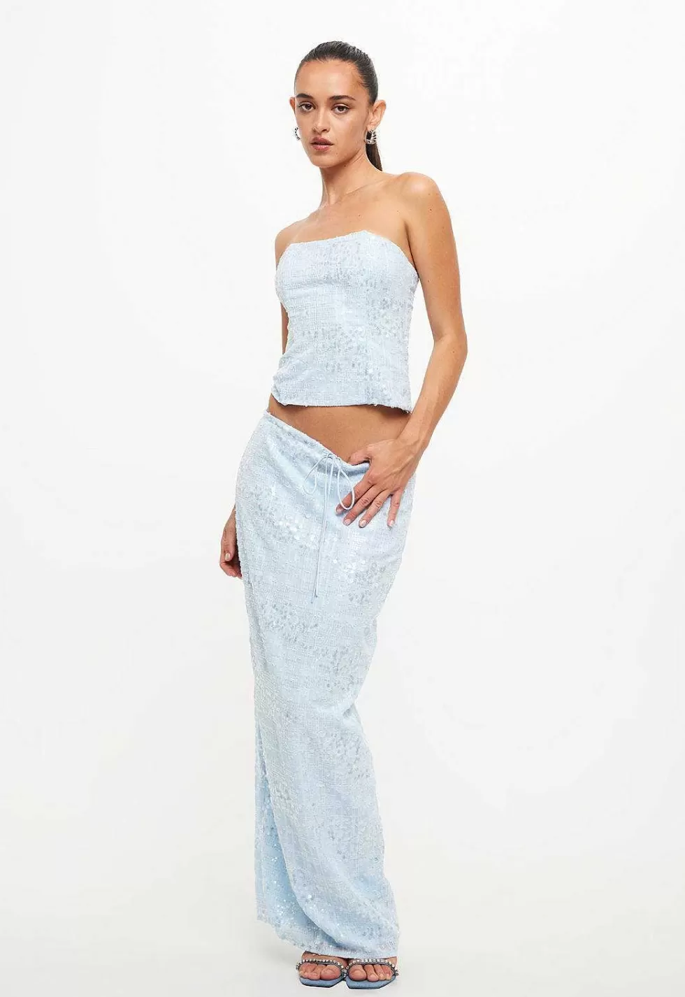 Falda Larga Leona: Elegancia Atemporal con Toque Poderoso - Diseño Versátil para Mujer