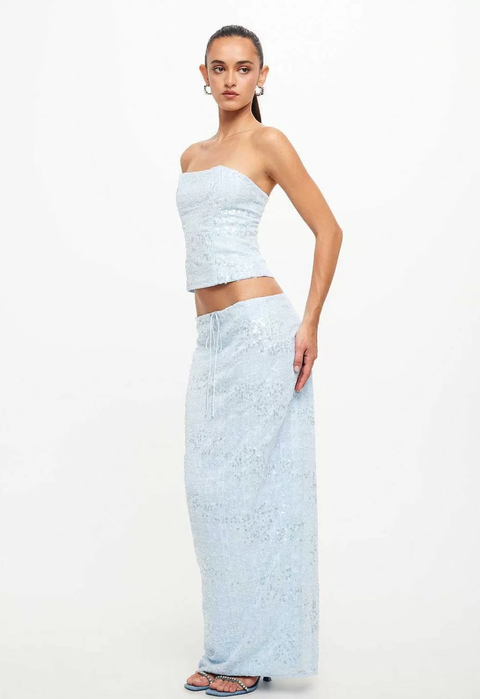 Falda Larga Leona: Elegancia Atemporal con Toque Poderoso - Diseño Versátil para Mujer