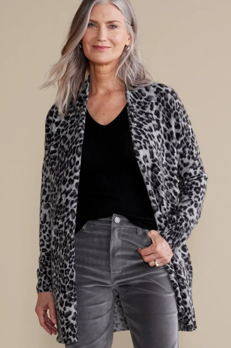 Soft Surroundings - Cárdigan Sibyl en Cachemira Estampado Leopardo Elegante, Lujo Suave para Tops y Abrigos Versátiles