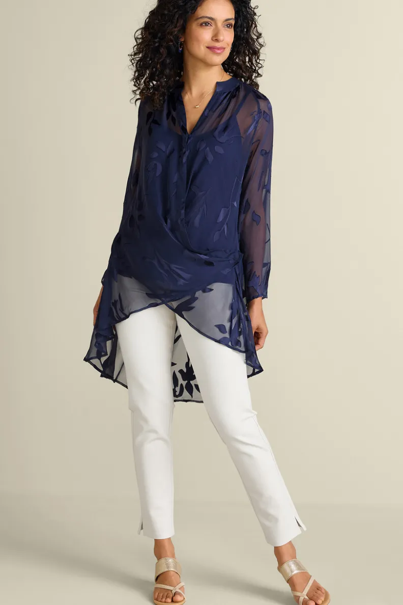 Blusa de Seda Versátil Soft Surroundings - Camisola Convertible en Azul Marino Elegante