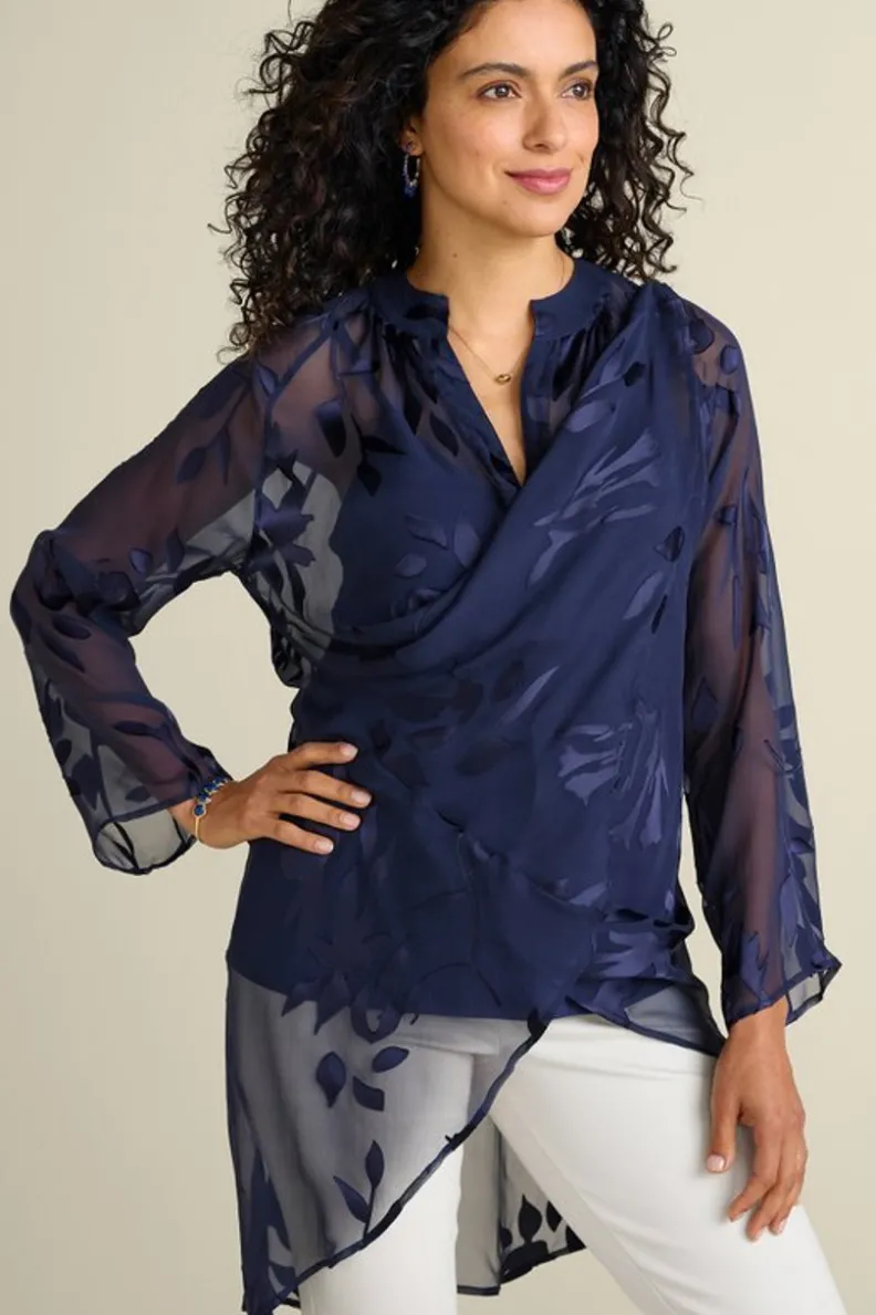 Blusa de Seda Versátil Soft Surroundings - Camisola Convertible en Azul Marino Elegante