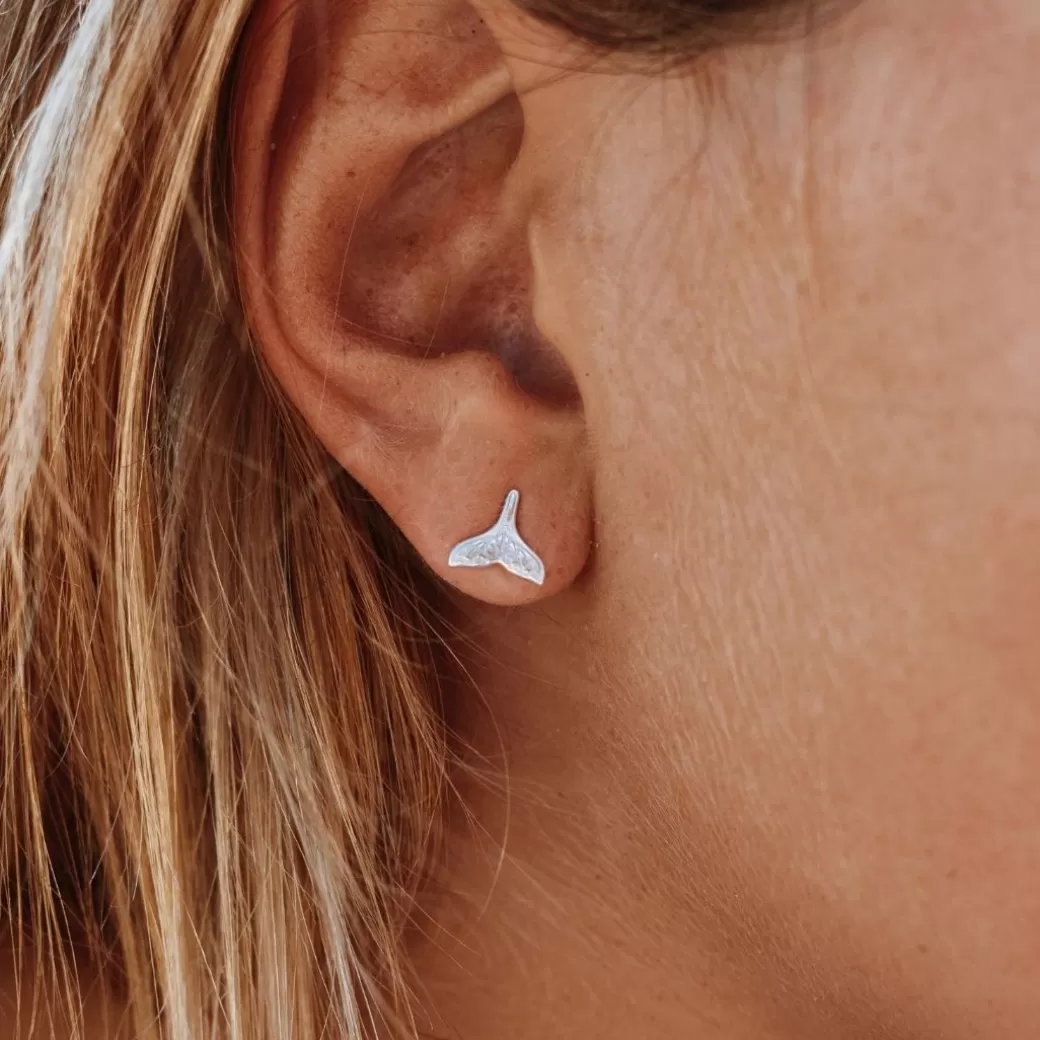 Pendientes Elegantes en Forma de Cola de Ballena | Colección en Liquidación de Atolea