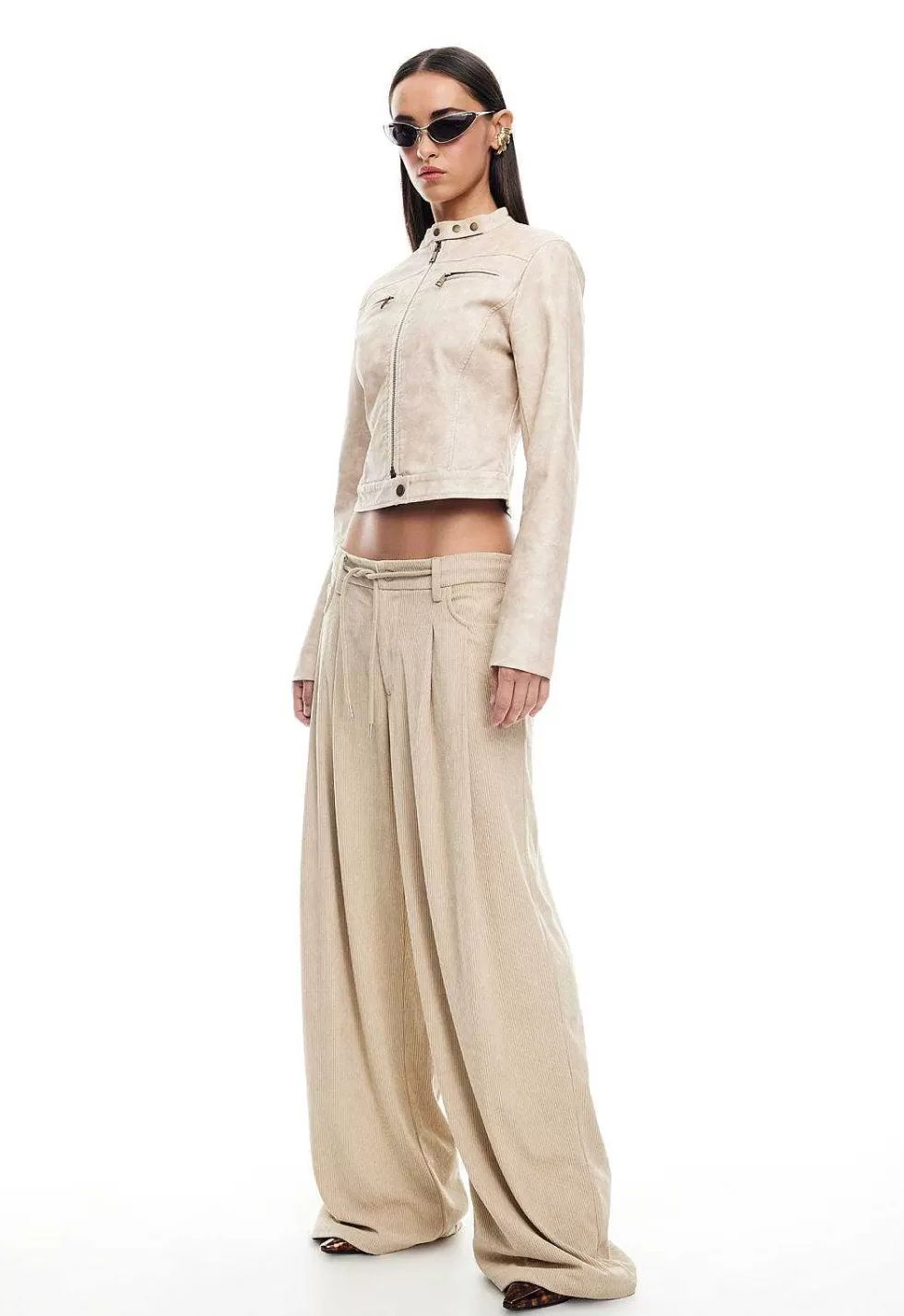 Pantalones Lioness Holgados con Detalle de Amarre - Estilo Urbano en Tendencia