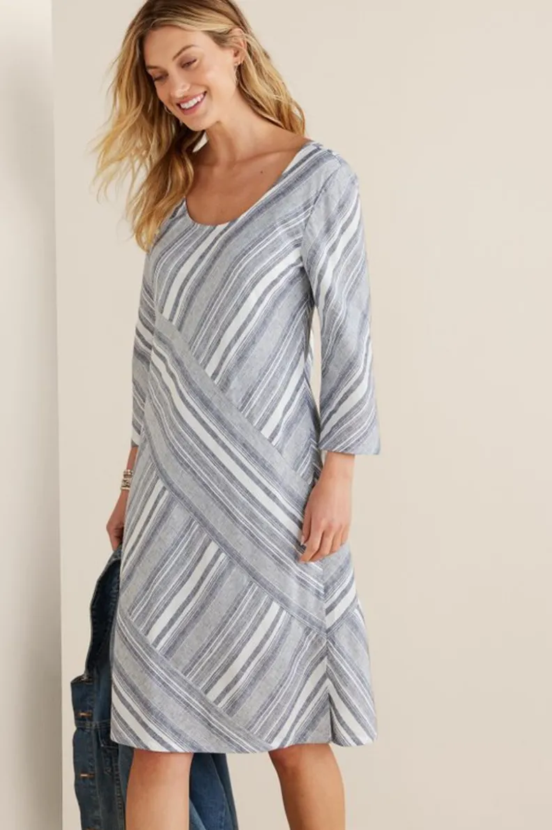 Vestido Sonya en Lino Fresco Blanco con Detalles Azules - Estilo Boho de Primavera/Verano por Soft Surroundings