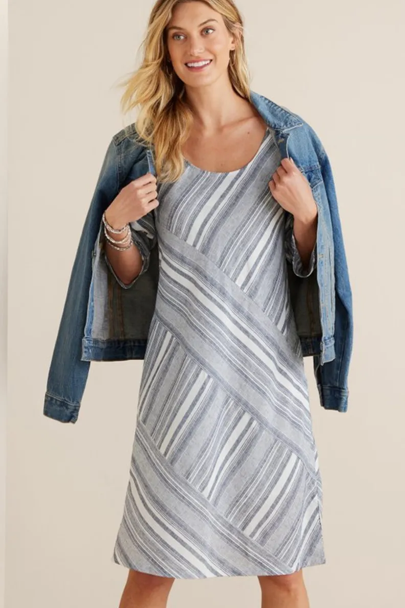Vestido Sonya en Lino Fresco Blanco con Detalles Azules - Estilo Boho de Primavera/Verano por Soft Surroundings
