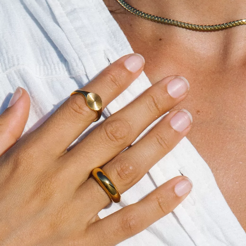 Exclusivo Anillo Sello Solar en Oro - ¡Últimas Unidades! Joyería Atolea