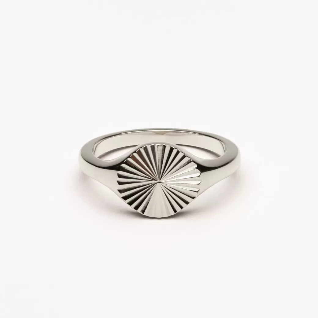Exclusivo Anillo Sello Solar en Oro - ¡Últimas Unidades! Joyería Atolea