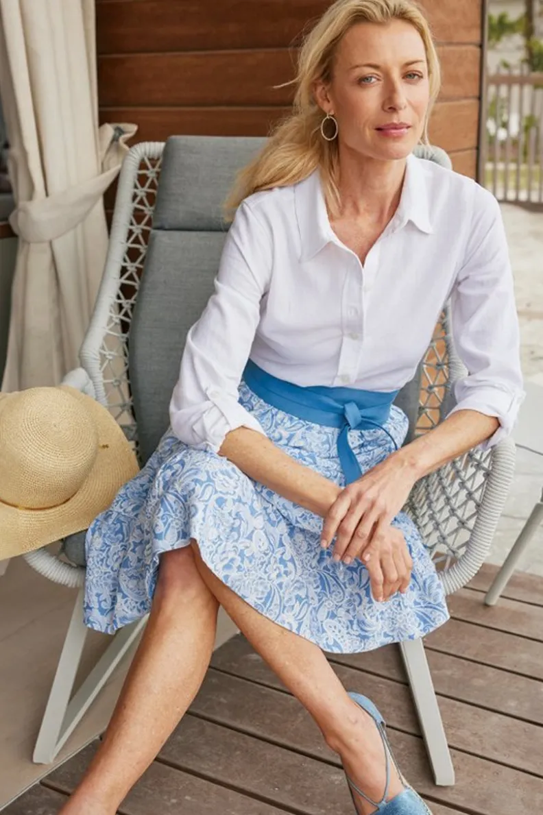Falda Talisa de Soft Surroundings - Tejido en lino y viscosa, corte midi cómodo con detalles de costura premium. Disponible en tonos neutros para looks casual-elegantes.