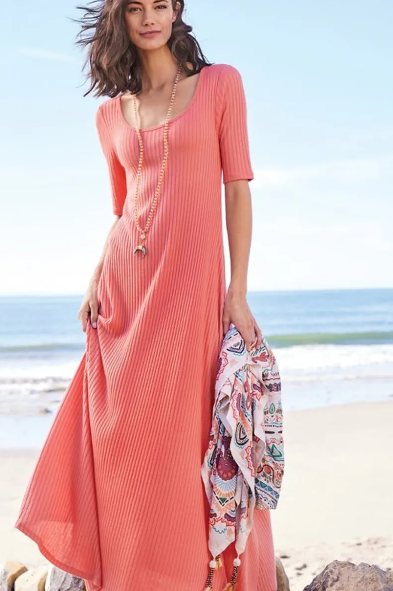 Vestido Santiago con mangas cortas y textura suave - Diseño fresco de Entornos Delicados para looks casuales
