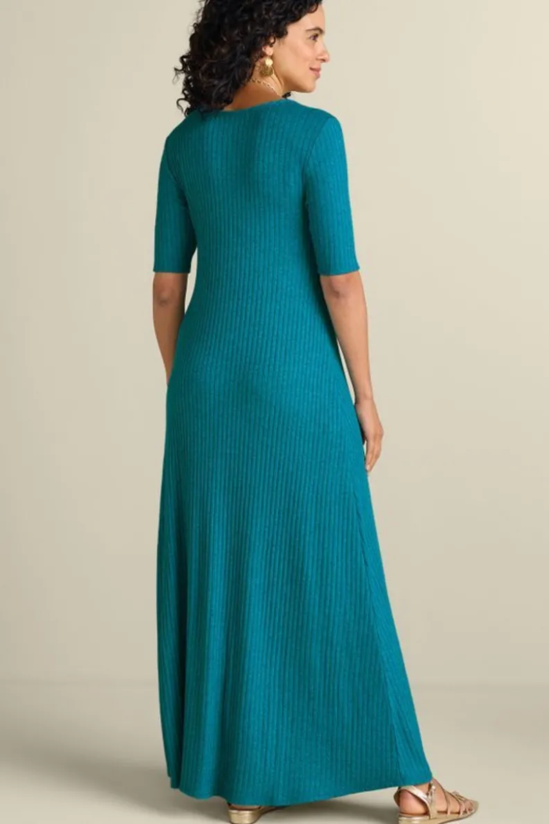 Vestido Santiago con mangas cortas y textura suave - Diseño fresco de Entornos Delicados para looks casuales