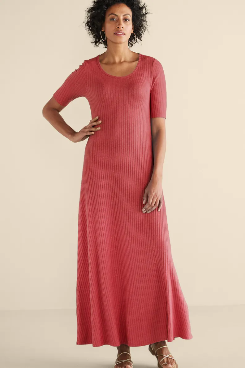 Vestido Santiago con mangas cortas y textura suave - Diseño fresco de Entornos Delicados para looks casuales